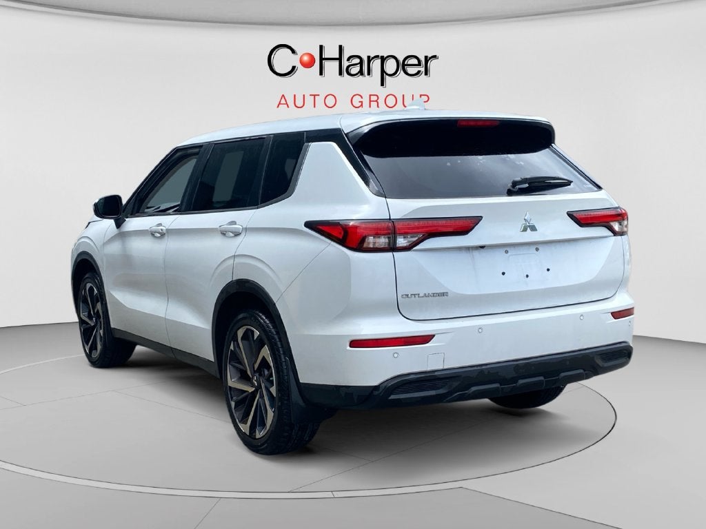 2022 Mitsubishi Outlander ES