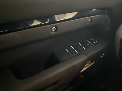 2025 Land Rover Defender 130 X-Dynamic SE