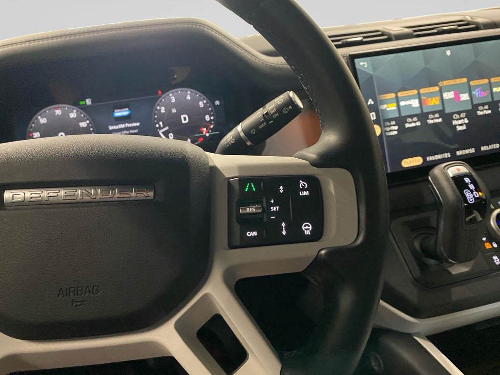 2025 Land Rover Defender 130 X-Dynamic SE