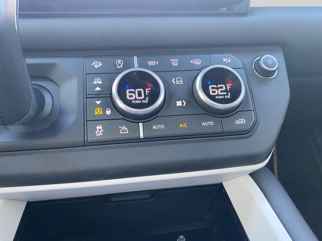 2025 Land Rover Defender 130 X-Dynamic SE