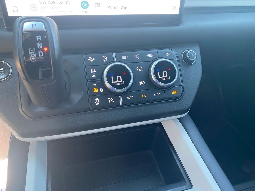2025 Land Rover Defender 130 X-Dynamic SE