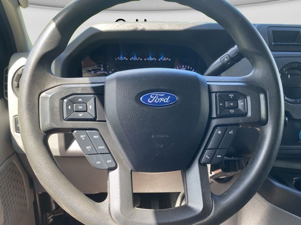 2022 Ford E-350SD Base Cutaway
