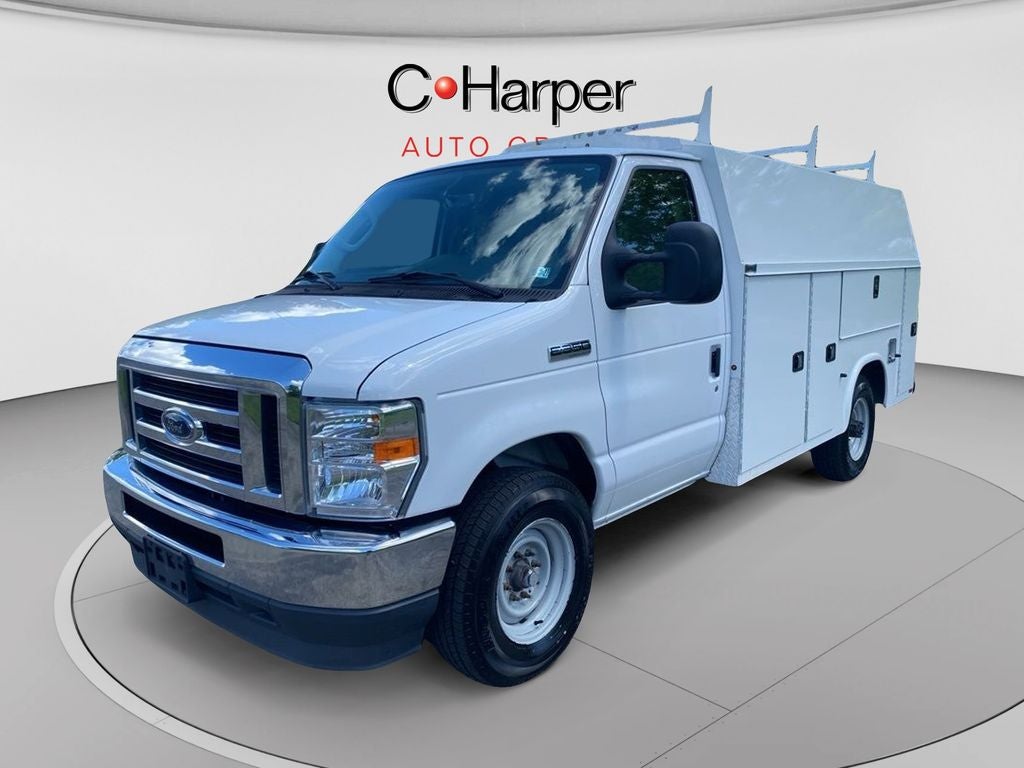 2022 Ford E-350SD Base Cutaway