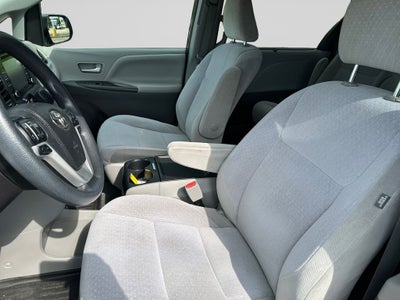 2020 Toyota Sienna LE 7 Passenger