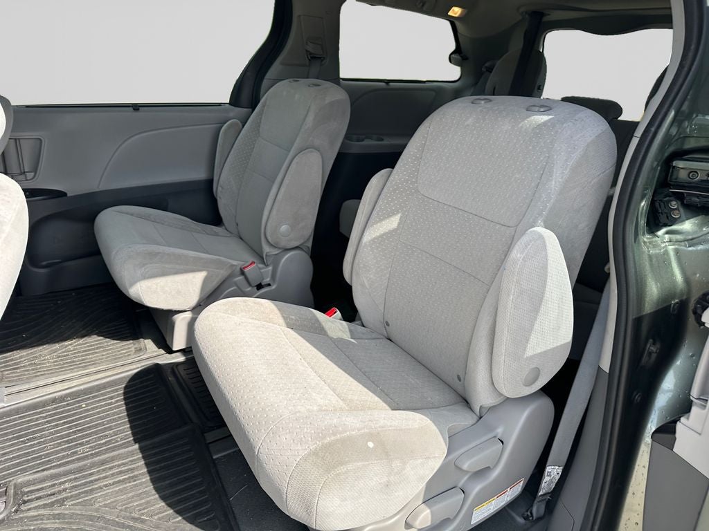 2020 Toyota Sienna LE 7 Passenger