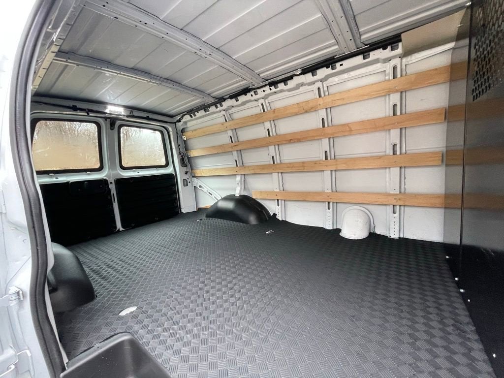 2024 Chevrolet Express Cargo 2500 WT