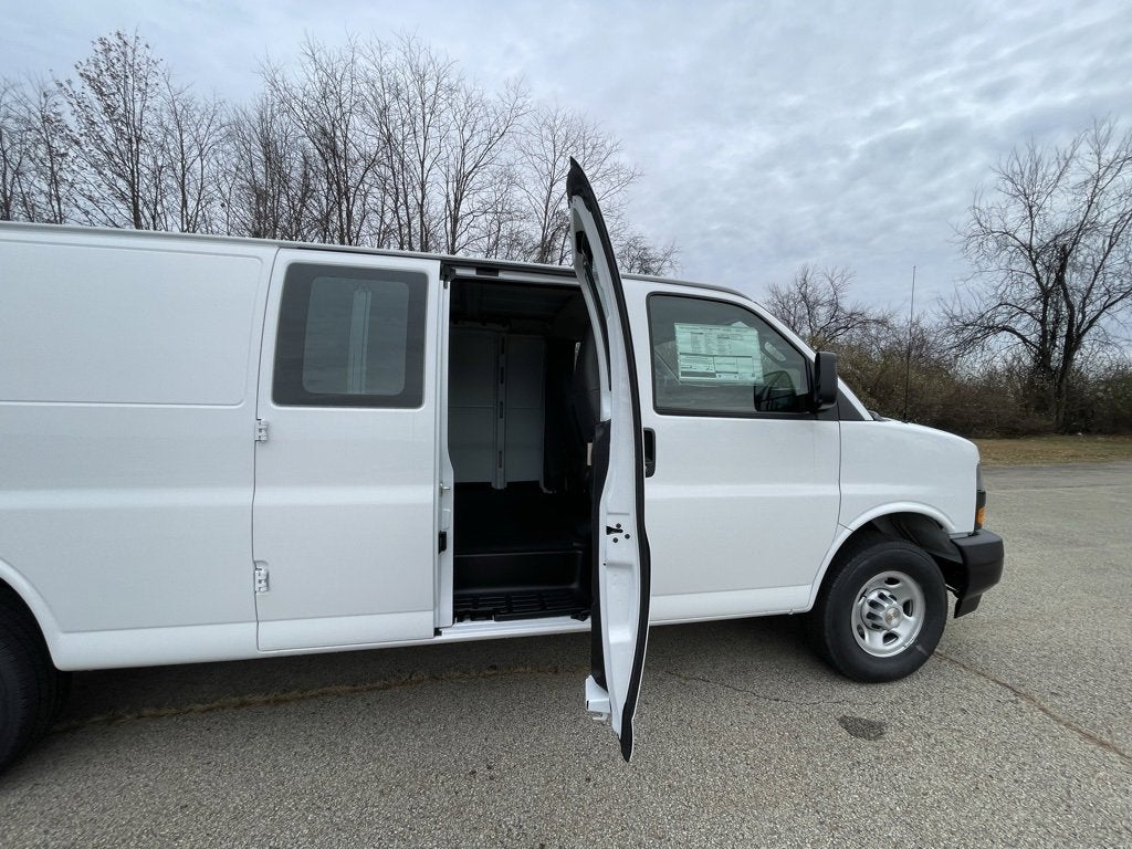2025 Chevrolet Express Cargo 2500 WT