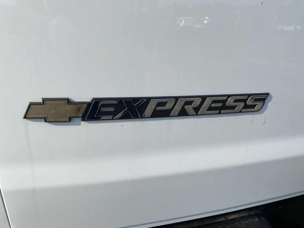 2025 Chevrolet Express Cargo 3500 WT