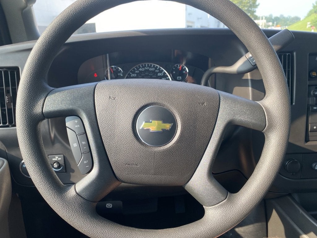 2025 Chevrolet Express Cargo 3500 WT