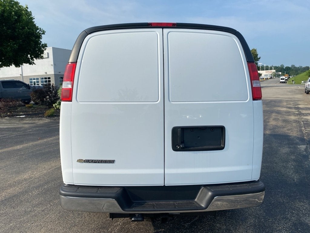 2025 Chevrolet Express Cargo 3500 WT