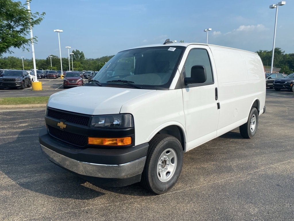 2025 Chevrolet Express Cargo 3500 WT