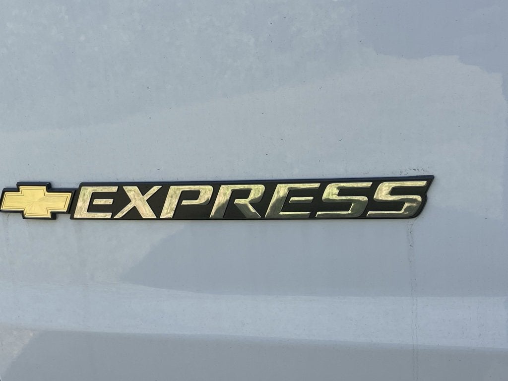 2025 Chevrolet Express Cargo 3500 WT
