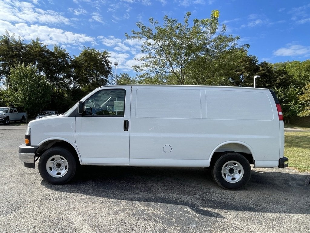 2025 Chevrolet Express Cargo 3500 WT