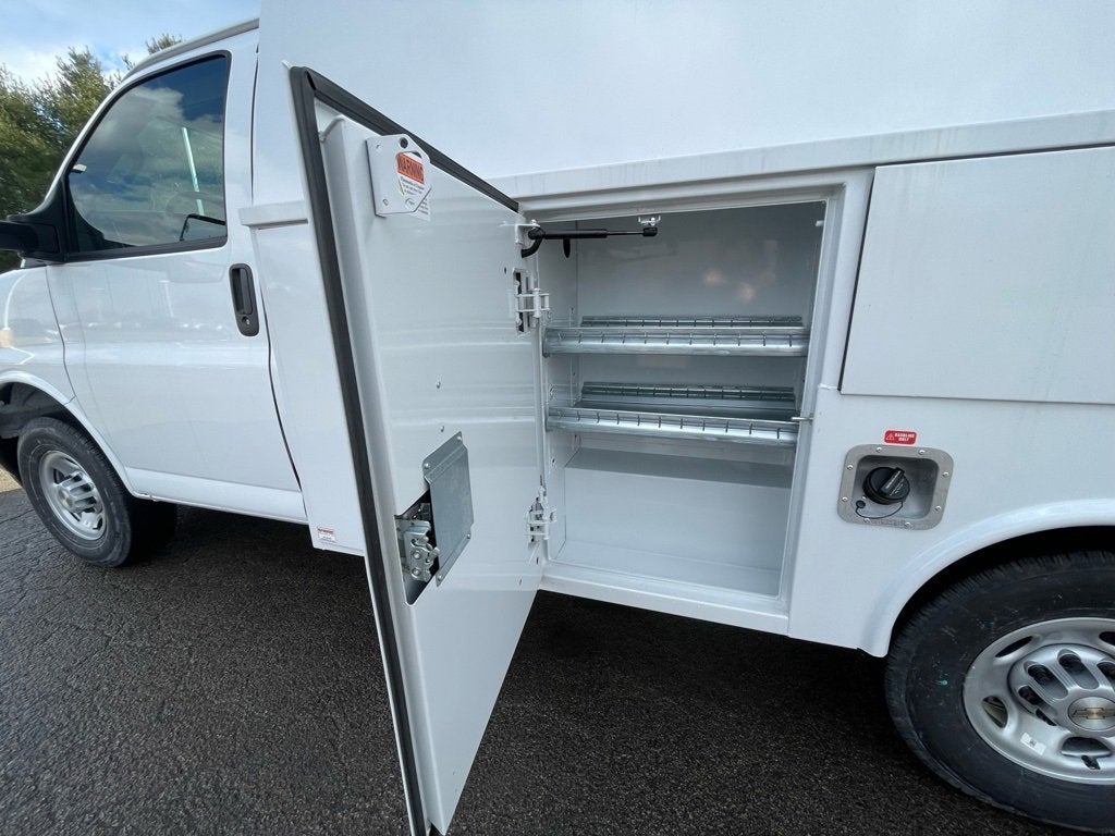 2026 Chevrolet Express Cutaway 3500 1WT