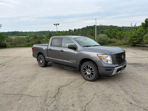 2023 Nissan TITAN Crew Cab SV 4x4
