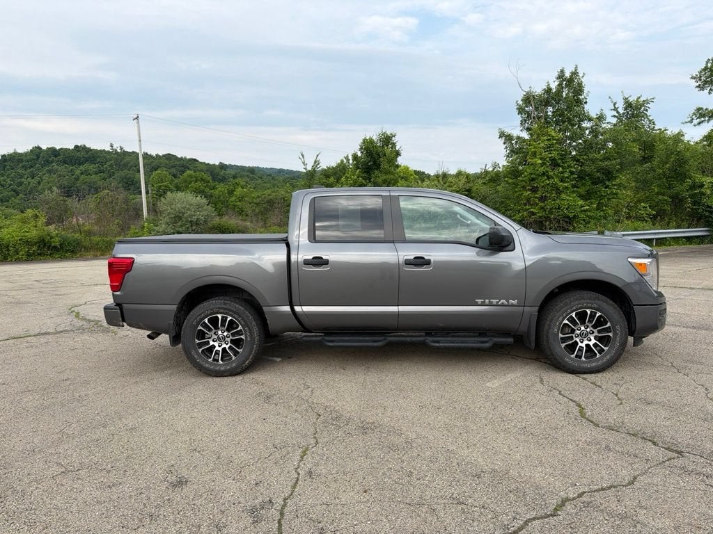 2023 Nissan TITAN Crew Cab SV 4x4