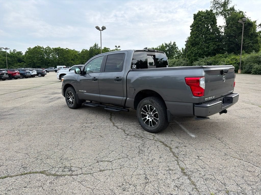 2023 Nissan TITAN Crew Cab SV 4x4