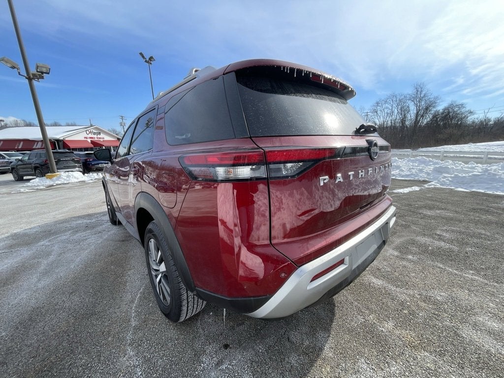 2023 Nissan Pathfinder SL 4WD