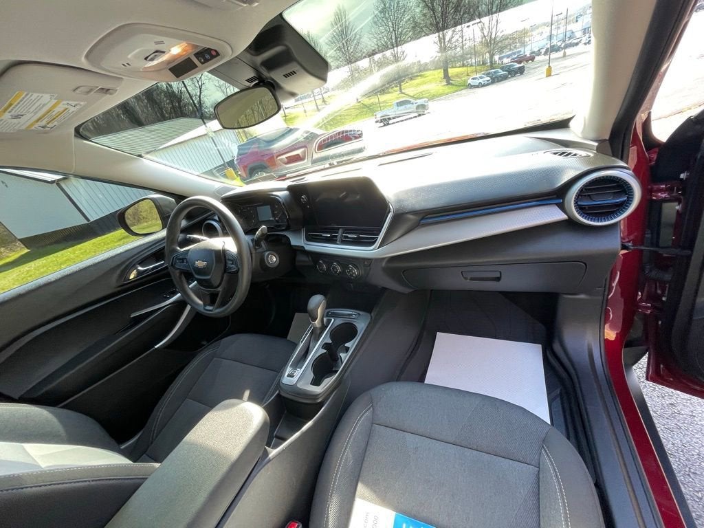 2025 Chevrolet Trax LS
