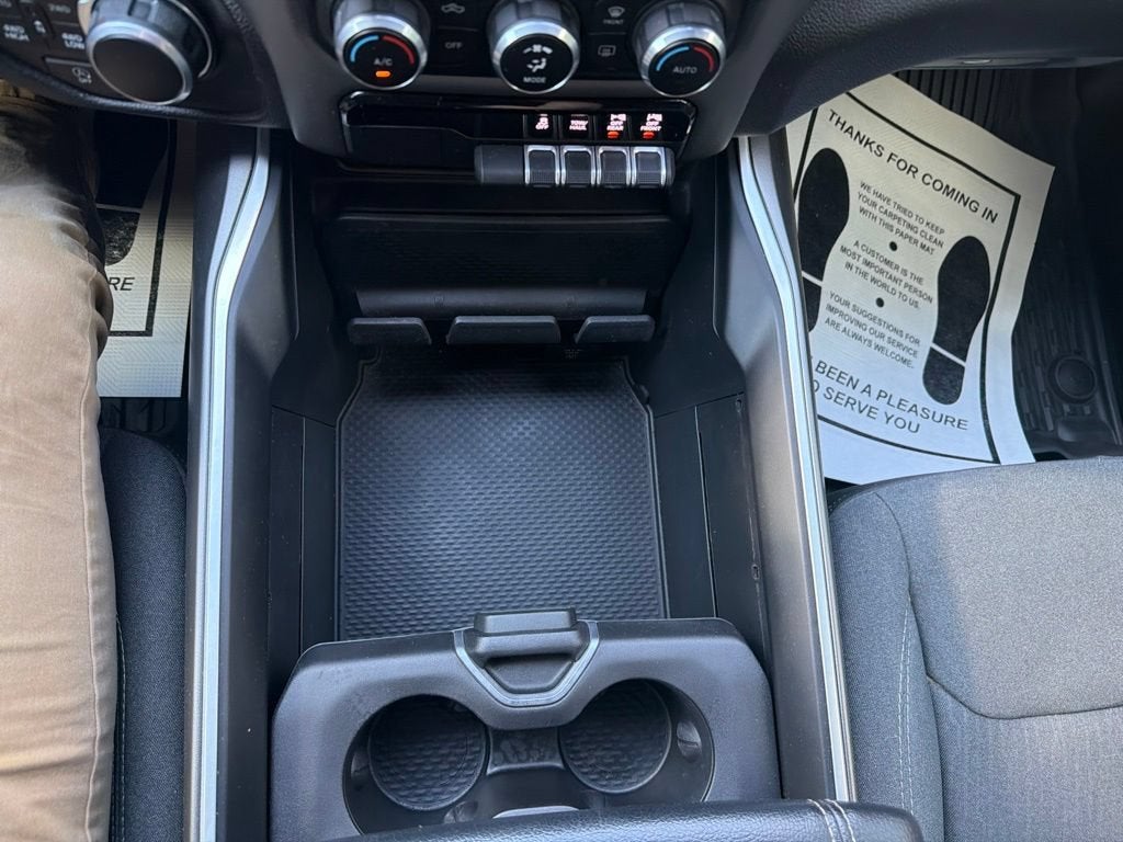 2022 RAM 1500 Big Horn Crew Cab 4x4 5'7" Box