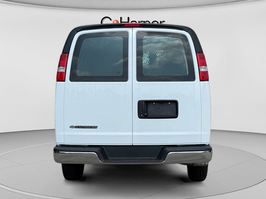 2025 Chevrolet Express Cargo WT