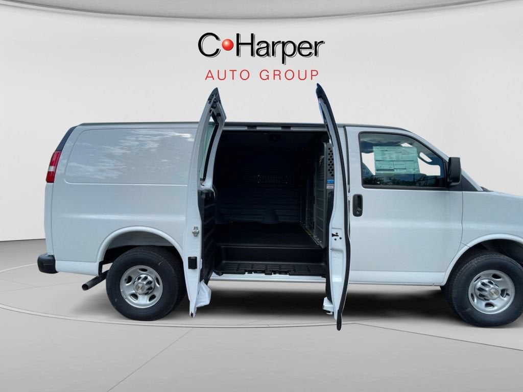 2025 Chevrolet Express Cargo WT