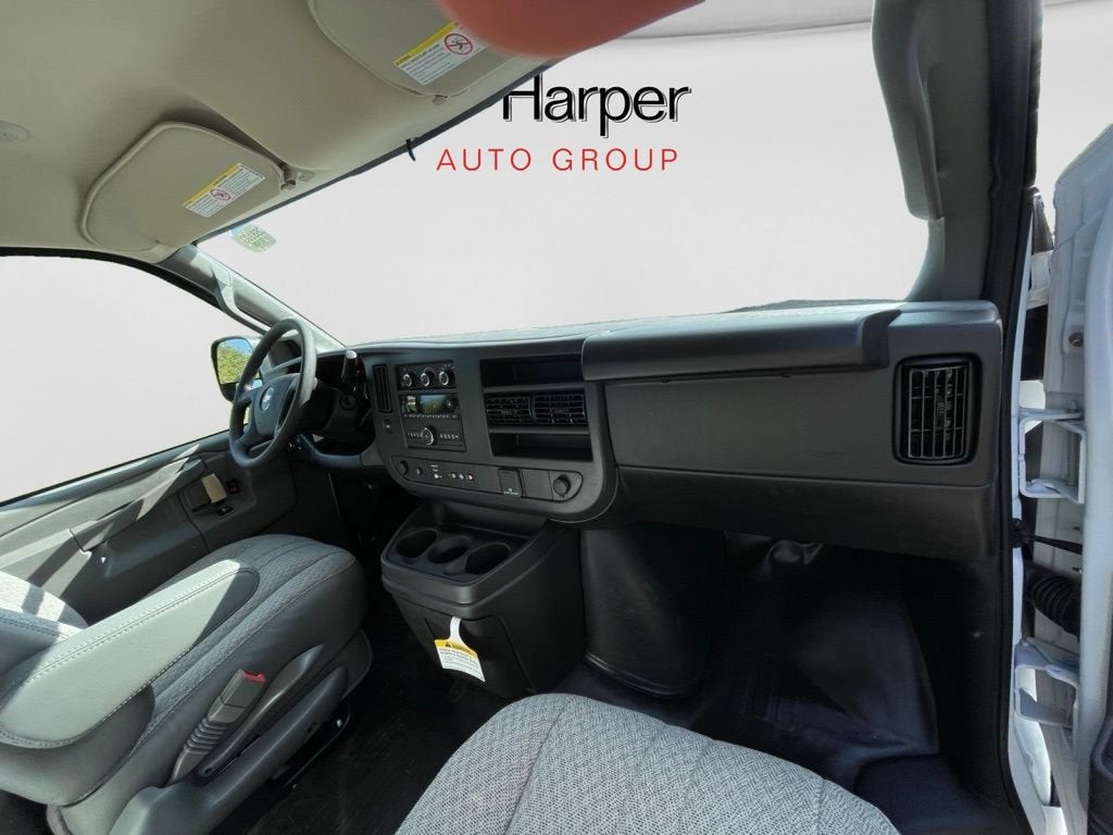 2025 Chevrolet Express Cargo Work Van - Photo 10