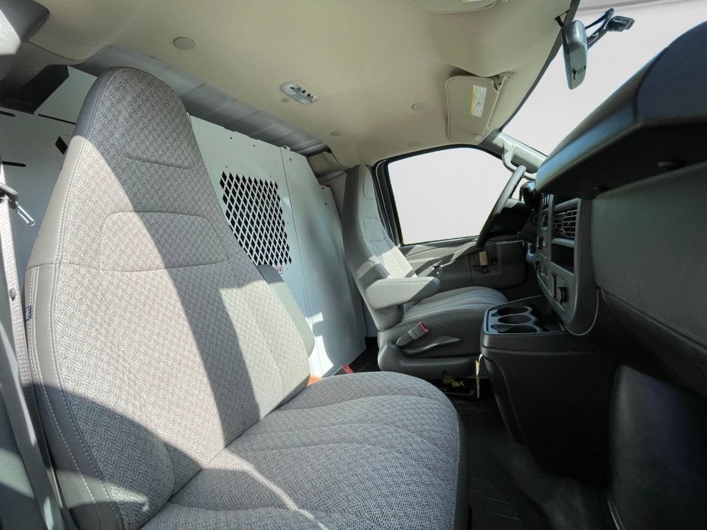 2025 Chevrolet Express Cargo Work Van - Photo 11