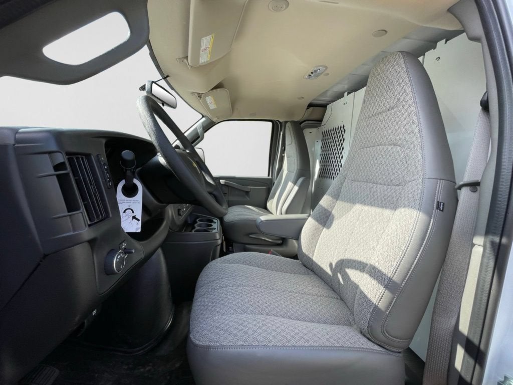 2025 Chevrolet Express Cargo Work Van - Photo 25