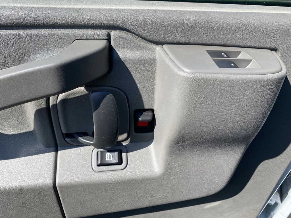 2026 Chevrolet Express Cutaway 3500 1WT