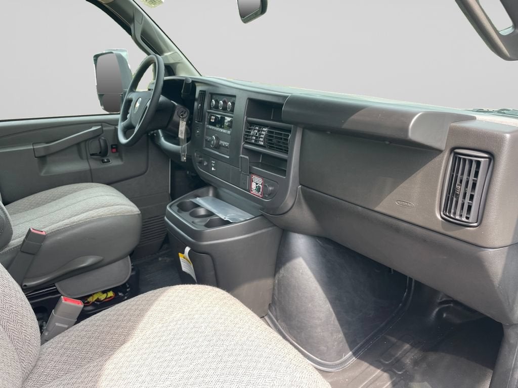 2026 Chevrolet Express Cutaway 3500 1WT