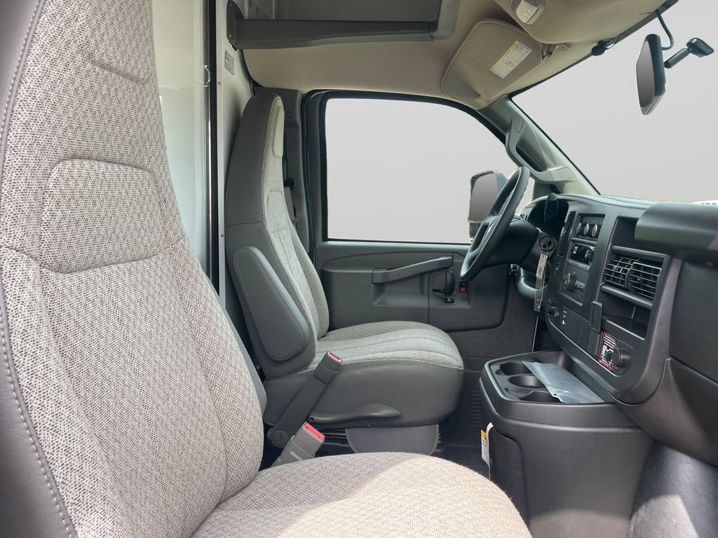 2026 Chevrolet Express Cutaway 3500 1WT